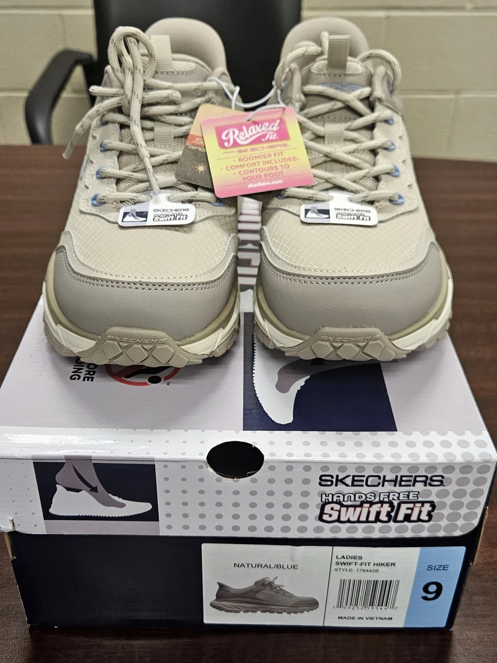 Skechers Women’s Swift Fit D'LUX Journey Hiking Sneakers - Light Beige